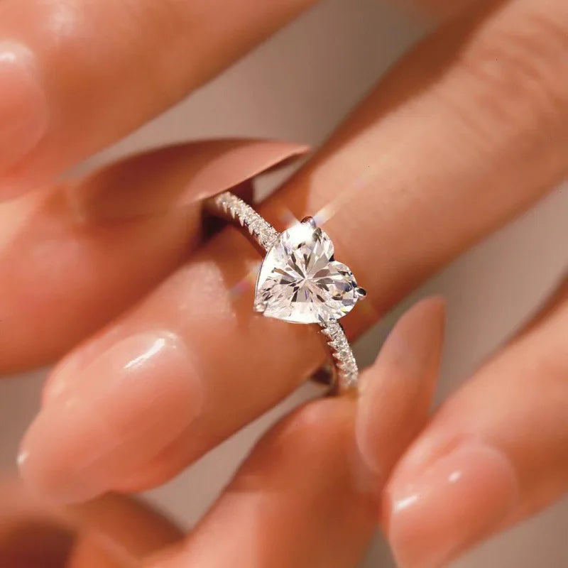Fashionable zircon inlaid diamond ring, heart-shaped ring, women's jewelry, the best choice for Valentine's Day