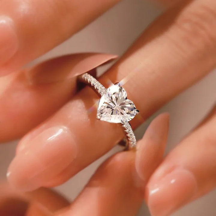 Fashionable zircon inlaid diamond ring, heart-shaped ring, women's jewelry, the best choice for Valentine's Day
