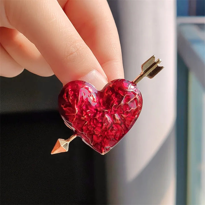 Valentine Day Love Enamel Pin Brooches for Women Romantic Rhinestone Couples Red Heart Weddings Banquet Party Brooch Pins Gifts